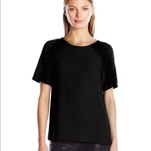 🌷5 for $25 Calvin Klein Black Lace Shoulder Top